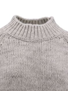 the back of a sweater that is made out of grey wool and has a ribbing pattern