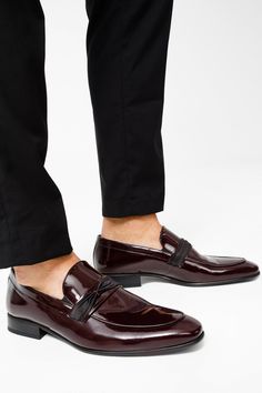 Materials Upper: LeatherLining: LeatherSole : Leather Dodoma Burgundy Patent Leather Tuxedo Shoes - Opulent Style for Unforgettable Moments Introducing the Dodoma Burgundy Patent Leather Tuxedo Shoes, a statement of opulent style designed to elevate your formal ensemble. Handcrafted from premium calf leather, these shoes embody sophistication and provide the perfect finishing touch to your tuxedo attire. Satin Ribbon Elegance: The upper is adorned with a meticulously crafted satin ribbon, formin Formal Patent Leather Tassel Loafers With Brogue Detailing, Elegant Fitted Moccasins For Formal Occasions, Formal Patent Leather Tassel Loafers With Leather Sole, Formal Patent Leather Loafers With Leather Lining, Formal Tassel Loafers With Leather Sole In Patent Leather, Burgundy Slip-on Formal Loafers, Burgundy Slip-on Loafers For Formal Occasions, Brown Patent Leather Formal Loafers, Formal Brown Patent Leather Loafers