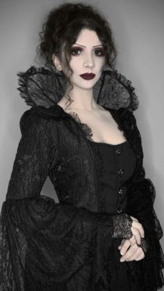 Elegant Vampire Costume, Victorian Goth Vampire, Victorian Gothic Makeup, Victorian Makeup, Goth Bride, Vampire Clothes, Gothic Vampire