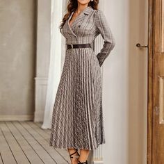 Brand New And Never Worn Dress For Success Women, Modest Womens Fashion, Classic Womens Fashion, Fall Business Attire, European Fashion Winter, Well Dressed Women, Fashion Forecasting, Classic Style Women, Winter Clothing