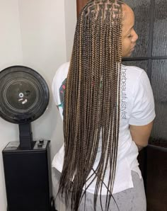 Knotless Singles, Messy Hairstyle, Small Knotless, Friends Women, Knotless Box Braids, Geometric Hair, Geometric Hair Clip