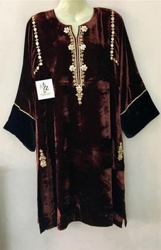 Stylish Kurtis Design, Pakistani Fancy Dresses, Pakistani Fashion Party Wear, Velvet Clothes, Casual Wear Dress, Black Dress With Sleeves