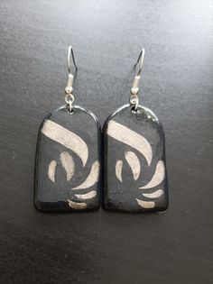 This is a beautiful handmade polymer clay glossy black earrings with sand colour shimmering motif The earrings drop length is approximately 3.7cm and finished with silver plated fishhook and silicone ear stopper. Please have a look on my other listings, also if you need something customised please just drop me a message, I have lots of colours for different designs.  Also please note the colour could be slightly different due to different screen settings. Please handle with care! Thanks a lot☺️ Adjustable Silver Polymer Clay Earrings, Hand Painted Black Polymer Clay Jewelry, Black Hand Painted Drop Earrings, Hand Painted Black Earrings For Gift, Hand Painted Black Polymer Clay Earrings, Silver Polymer Clay Earrings For Gift, Black Polymer Clay Earrings With Ear Wire, Handmade Black Polymer Clay Earrings, Black Clay