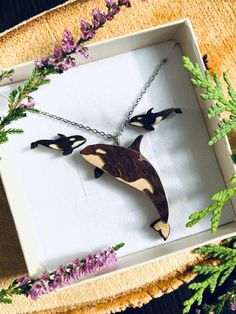 This orca jewelry set includes the Tokitae pendant and earrings.  They are both completely made of wood as a representation of the orca's bond with nature. They were carefully hand-assembled from different kinds of wood which creates a 3D effect to it. Made of scrap wood obtained from different workshops in the area, these pieces breathed a new life into parts that would most likely end up in chipboard. - Every piece is hand-made  - 3 kinds of genuine wood were used (Maple, beech & Nut) - Hypoal Beech Nut, Pokemon Jewelry, Beautiful Beaded Jewelry, Earring Pins, Set Necklace, Scrap Wood, 3d Effect, Waxed Cotton, Stainless Steel Necklace