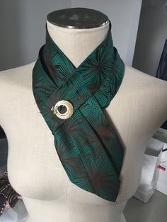 Diy Cravat, Men’s Ties Crafts, Necktie Upcycle, Upcycle Mens Ties, Repurposing Mens Ties, Neck Tie Knots