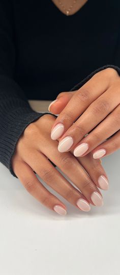 Clean Nail Inspiration, Short Nails For Sports, Simple Gel Nails, Round Nails, Neutral Nails, Dipped Nails, Girls Nails, Classy Nails