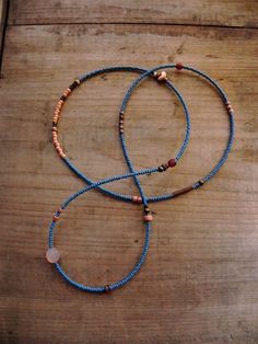 Bead Necklace Ideas, Beaded Bangles Bracelets, Necklace Ideas, Gold Bead Bracelets, Bead Bangles, Necklace Blue