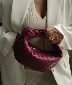 Bottega Veneta Aesthetic, Bottega Veneta Bag Outfit, Bottega Jodie, Bottega Bag, Bottega Veneta Jodie, Mini Jodie, Bottega Veneta Bag, Timeless Bags, Pretty Bags