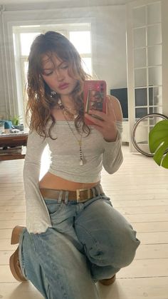 baggy jeans off shoulder top outfit Boho Baggy Jeans Outfit, Tube Top With Low Rise Jeans, Baggy Jeans Outfit Female, Fashion Outfits Big Bust, Gray Tank Top Outfit Aesthetic, Denim Top Outfit Women, Baggy Jeans Tiny Top Outfit, Vintage Baggy Jeans Outfit, Baggie Jeans Outfit 90s