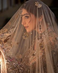 Hoorain Shaikh Princess Aesthetic Outfits, Bride And Bridesmaid Pictures, Bridesmaid Pictures, Bridesmaid Photoshoot, Indian Wedding Poses, Bride And Groom Outfits, Wedding Photoshoot Props, Maya Ali