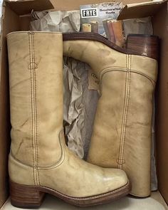 Fall 2023 Shoes, Summer Cowgirl, Ropa Upcycling, The Frye Company, Cowgirl Aesthetic, Tan Boots, Frye Boots