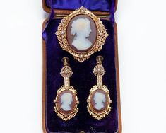 Gold Earrings & BroochFrench antique gold pearl cameo earrings and brooch in box. Cameo Earrings, Funky Jewelry, Enamel Earrings, Antique Earrings, Earrings Vintage, Earrings Collection, Gold Pearl, Gold Platinum, Jewellery Display