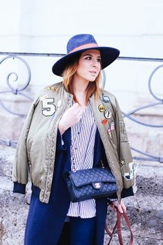 How to style a Bomber jacket, bomber jacket with patches, layering outfit, lagenlook, streetstyle innsbruck, frenchie, chanel flap bag, whoismocca.com, fashionblogger Jacket With Patches, Chanel Flap Bag, Hat Patches, Street Style Winter, Innsbruck, Layering Outfits, Street Style Looks, Fashion Lookbook, How To Style