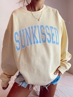 Original Sunkissed Sweatshirt – Sunkissedcoconut Outfit Ideas August, Short Pollera, Sweatshirt Outfit, Cute Sweatshirts, Shop Sweatshirts, Summer Fits, Cute Fits, Printed Sweatshirts, Christmas List