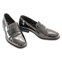 John Varvatos presents the Maestro Men's Slip-On Dress Loafers in Black Patent Leather, size 9 M. Crafted by JOHN VARVATOS, these black Maestro loafers embody timeless elegance. The lightweight and comfortable slip-on design complements any suit, making them an ideal choice for black-tie affairs, weddings, or sophisticated dinners. Adding a distinctive touch to the contemporary silhouette, a grosgrain strap adorns these Italian leather loafers. The Venetian moccasin style features black patent leather for a sleek look. Created for Nordstrom, these loafers are expertly crafted in Italy under the John Varvatos brand. About John Varvatos: John Varvatos is an American fashion designer known for his contributions to men's fashion and luxury clothing. He was born on August 8, 1955, in Detroit, M Rock N Roll Aesthetic, Moccasins Style, Black Tie Affair, The Venetian, Dress Loafers, American Fashion Designers, John Varvatos, Vintage Inspired Design, Contemporary Fashion