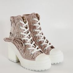 Converse Chuck 70 De Luxe Heel Hi High Top Chaotic Neutral Pink Cream / Egret Platform Boots A09780c Nwt Brand: Converse Model: Chuck 70 De Luxe Heel Style Code: A09780c Color: Chaotic Neutral / Egret Gender: Women's. Size Guide: Us Women's 5.5 / Uk 3.5 / Eur 36 / Cm 22.5 Us Women's 6 / Uk 4 / Eur 36.5 / Cm 23 Us Women's 6.5 / Uk 4.5 / Eur 37 / Cm 23.5 Us Women's 7 / Uk 5 / Eur 37.5 / Cm 24 Satin Standout A Chic Take On The De Luxe Heel. Allover Wrinkled Satin Brings Unexpected Texture And A Rit Cute Converse Shoes High Tops, Casual Pink Lace-up Heels, Beige Low-top Spring Boots, Beige Low-top Boots For Spring, Pink Lace-up Leather Heels, Pink Lace-up Heels With Reinforced Heel, Heeled Converse, Converse High Heels, Chuck 70 De Luxe Heel