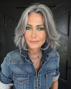 20 HAIRSTYLES FOR WOMEN OVER 50 - valemoods Grey Hair Looks, Grey Hair Transformation, Gorgeous Gray Hair, Grey Hair Inspiration, Beautiful Gray Hair, Gray Hair Highlights, Long Gray Hair, Women Over 50