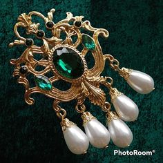 Vintage Palace Enamel Baroque Gem Brooch With Pearl Tassels & Rhinestone Gems. The 3rd Pic Has The Measurements & Materials. The Last Pic Is Packaged & In My Hand. I Took The Pic With The Flash & It Appears To Have Some Blue Rhinestones As Well. Lots Of Goldtone And Classic Latch Pin On The Back. Brand New And Packaged. 17th Century Jewelry, Palace Green, Pearl Tassels, Vintage Palace, Vintage Opulence, Historical Jewellery, Historical Dresses, Victorian Jewelry, Blue Rhinestones