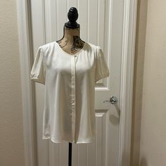 Never Worn, Tags Still On. 100% Polyester Blouse. Such A Sweet, Feminine Blouse. Shimmer Blouse, Butterfly Sleeve Blouse, Polyester Blouse, Petite Blouses, Tops Short Sleeve, Feminine Blouses, Cream Blouse, Printed Sleeveless Top, Blouse Sleeveless