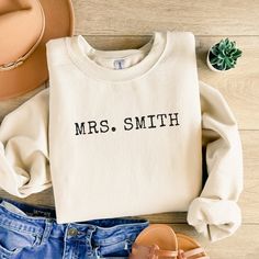 Wonderful design for women who loves custom college letters sweatshirt.Grab this design as a gift for your girlfriend,sister,mother or who loves custom sweater.Or make yourself happy to have this beautiful design sweatshirt :) A personalized sweater is a type of sweatshirt that features a design inspired by the Vintage custom letter design sweatshirt. 🌿 Made from premium quality, soft cotton fabric, this shirt ensures all-day comfort, making it ideal for lounging at home, catching up with frien Custom Print Cotton Sweater Relaxed Fit, Relaxed Fit Cotton Sweater With Custom Print, Cotton Sweater With Custom Print In Relaxed Fit, Cotton Sweatshirt With Lettering For Gift, Cotton Crew Sweatshirt With Name Print, Cotton Sweatshirt With Name Print, White Cotton Sweater With Name Print, Relaxed Fit Name Print Sweatshirt Gift, Custom Text Sweatshirt With Relaxed Fit For Fall