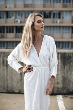 Blonde hair. Puff sleeves. Winter  Autumn fashion. Hair Puff, Puff Sleeves, Blonde Hair, Puff Sleeve, Autumn Fashion, White Dress, Shirt Dress