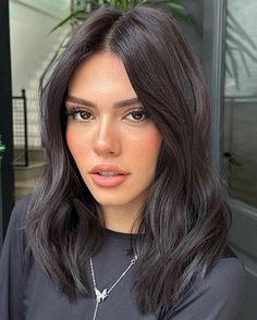 The Top 33 Medium Hairstyles For Oval Faces in 2024 Dark Brown Hair Styles Medium Length, Ghost Layers Haircut Medium, Mid Length Hair Haircuts, Long Bob Dark Brown Hair, Medium Haircut Fine Hair, Hair Cuts For Oval Face Shape Medium, Lob 2023, Chocolate Brown Hair Medium Length, Styling Mid Length Hair