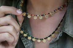 Handmade Gold Jewellery, Black Beaded Jewelry, Jewelry Design Necklace, Ok Ru, Bead Jewellery, Jewelry Patterns, Diy Necklace