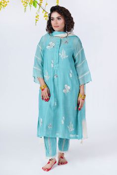 Shop for these amazing collections of Blue Pure Mul Chanderi With Fasaana Placed Dori Tunic Salwar Set For Women by Jyoti Bansal online at Aza Fashions. Spring Cutdana Sets Diy, Dori Work, Flower Machine Embroidery Designs, Kurta Pant Set, Dress Design Patterns, Straight Kurta, Kurta With Pants, Embroidered Tunic, Lace Insert