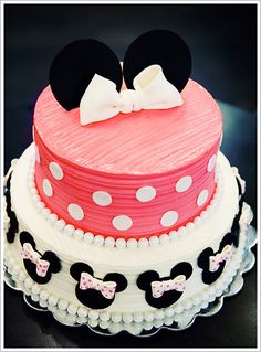 a minnie mouse cake with pink and white frosting