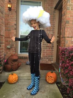 Ideas & Accessories for your DIY Rain Cloud Thunderstorm Halloween Costume Idea Storm Halloween Costume Diy, Diy Rain Cloud, Storm Halloween Costume, Storm Halloween, Rainbow Halloween Costume, Cloud Costume, Adults Games, Halloween Mad, Rainbow Halloween