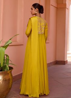 Elevate your traditional wardrobe with the exquisite Yellow Embroidered Satin Pre-Draped Saree with Cape. Crafted from luxurious satin, features a yellow pre-stitched saree styled with a stunning tilla work embroidered organza cape jacket. Paired seamlessly with an embroidered satin blouse, it adds a touch of elegance and sophistication. The ensemble is completed with a jewel-encrusted belt that cinches the waist, enhancing the outfit's regal allure. Perfect for Haldi, Mehendi, Sangeet, or as we Saree With Cape, Cape Organza, Saree Satin, Isha Gupta, Traditional Wardrobe, Organza Cape, Wedding Guest Attire, Draped Saree, Stitched Saree