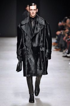 Modern Vampire, Fashion Show Themes, Juun J, Fashion Reference, All Black Fashion, Mcqueen Fashion, Swag Men, Dark Outfits, Summer Lookbook