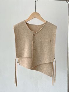 Clothes Design Inspiration, Weaving Fashion, Outer Casual, Vest Ideas, Knitting Summer, Tovad Ull, Sleeveless Vest Jacket, Detail Couture, Vest Design