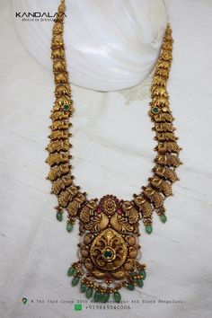 Beaded Necklace Designs, Gold Pendant Jewelry, Gold Long Necklace, Long Necklaces, Jewellery Sets, Green Beads, Gold Earrings Designs