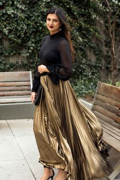 Pleated Maxi Skirt Outfit, Metallic Skirt Outfit, Gold Pleated Skirt, Satin Skirt Outfit, Maxi Skirt Outfit