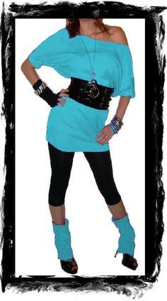 Love this aqua long shirt with belt the shoes not soo much 80s Party Costumes, Outfits Heels, Shirt With Belt, Style Année 80, 80s Outfits, Fashion Guys