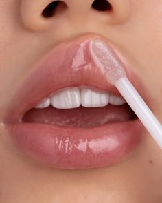 QUARTZ | MORNING DEW CRYSTAL LIP GLOSS – EM Cosmetics Crystal Lips, Pink Aura, Vogue Beauty, Clean Aesthetic, Foto Ideas Instagram, روتين العناية بالبشرة, Makati, Aesthetic Makeup, Just Girly Things