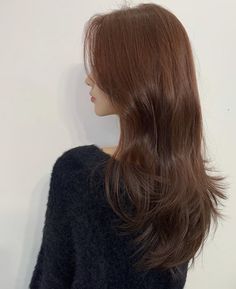 Hair Trend 2023, Asian Brown Hair, Redish Brown Hair, Brown Hair Korean, Cinnamon Brown Hair, Copper Brown Hair Color, Coffee Brown Hair, Copper Brown Hair, Reddish Hair