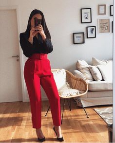 Red Pants Outfit, Casual Outfit Inspiration, Paris Mode, Red Pants, Business Outfit