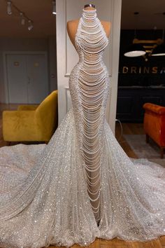 Dress With Pearls, Pearl Wedding Dress, Exquisite Gowns, Chique Outfits, Dream Wedding Ideas Dresses, Glamour Dress, Prom Dress Inspiration, Bridal Party Dresses, Wedding Summer