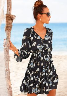 The flounce details make this flowy dress a playful affair. Dark Floral Dress, Women's Wear, Dark Floral, Slim Dresses, Floral Ruffle, Maxi Dress Party, Online Fashion Stores, Flowy Dress, Trendy Dresses