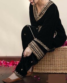 Velvet Frock Design, Velvet Gown Design, Velvet Pakistani Dress, Velvet Frock, Velvet Suit Design, Elegant Bridal Dress, Indian Kurti Designs, Velvet Dress Designs, Pakistani Fashion Casual