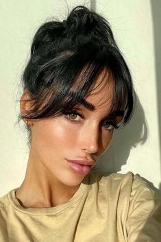 The It Girl Hair Trend: Curtain Bangs - Rambut Brunette, Bangs With Medium Hair, Fringe Hairstyles, Long Hair With Bangs, Haircuts For Long Hair, Curtain Bangs, Aesthetic Hair, Gorgeous Hair, Balayage Hair