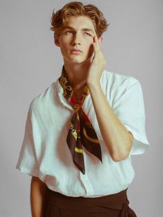 Mode Poses, Vintage Outfits Men, Mens Fashion Inspiration, Foto Poses, Cooler Look, Outfits Men, Mode Inspo, Mode Vintage, Mode Inspiration