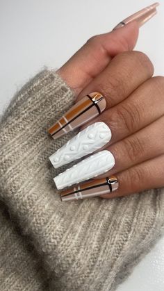 White Sweater & Plaid Press on Nails - Etsy Burberry Nails, Plaid Nail Designs, Thanksgiving Nail Designs, November Nails, Plaid Nails