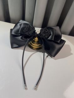 This price is for a brooch only.   	 		 			Size 			Free Size 		 		 			Length 			16 		 		 			Width 			14.5 Elegant Black Hair Accessories With Decorative Bow, Classic Black Brooches For Wedding, Elegant Black Hair Accessories With Bow, Elegant Evening Hair Accessories With Ribbon, Classic Black Wedding Brooch, Classic Black Wedding Brooches, Elegant Black Ribbon Hair Accessories, Classic Black Brooches For Formal Occasions, Elegant Black Ribbon Hair Accessories For Party