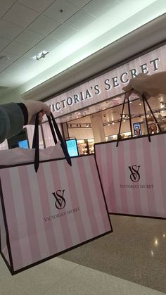 Shopping With Bestie Aesthetic, Victoria Secret Packaging, Lingerie Packaging, Pink Besties, Victoria Secret Gifts