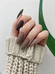 30 Bright & Beautiful November Nails Colors Trending in 2024 Matte Taupe Nails, Taupe Nail Designs, Winter Nails Brown, November Nail Colors, Fall Almond Nails, November Nail, Taupe Nails, Colors For 2024