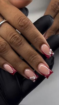 Red Nails Quince, Convocation Nails, Red And Gold Short Nails, Red French Tip Nails With Design, Red Graduation Nails, Red Acrylic Nails Short, Red And Black Nails Short, Red Quince Nails, Red Baddie Nails