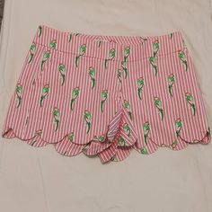 Ladies Nwot Crown & Ivy Scallop Hem Shorts, Pink Stripe W/ Parrots, 4 Petite, Very Cute Summer Staple! 501 Elephant Shorts, Pink Dragonfly, Green Chinos, Paisley Shorts, Dragonflies Design, Scallop Hem, Cotton Chinos, Canary Yellow, Size 8 Women